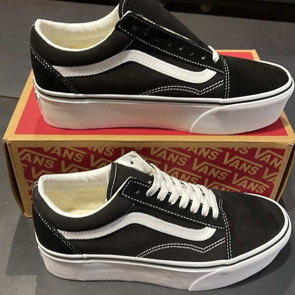 Vans WMNS Old Skool Stackform
Suede/Canvas Black/True Wht
VN0A7Q5M6BT Platform - Picture 3 of 16
